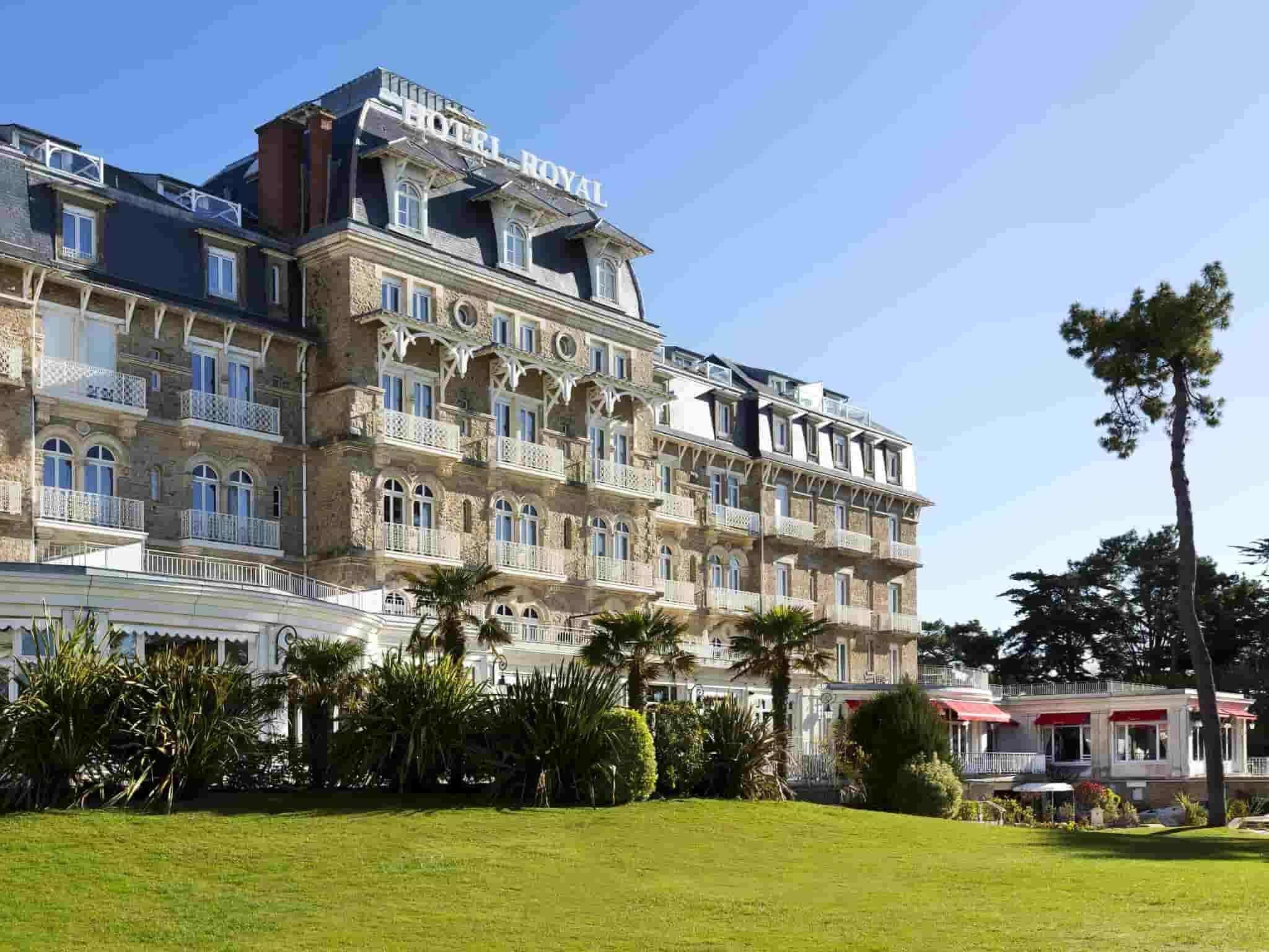 Hotel Barriere Le Royal La Baule Exterior photo