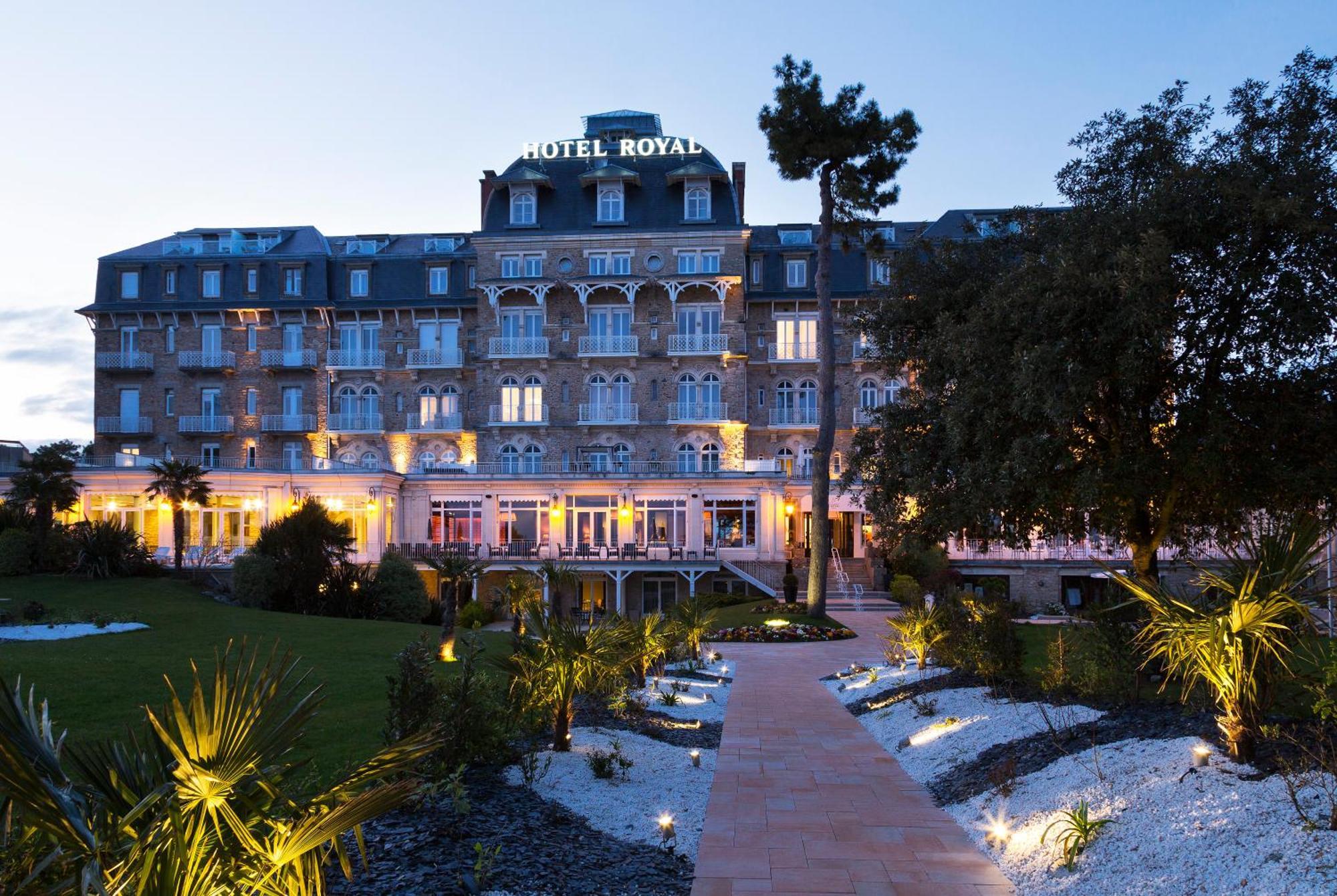 Hotel Barriere Le Royal La Baule Exterior photo