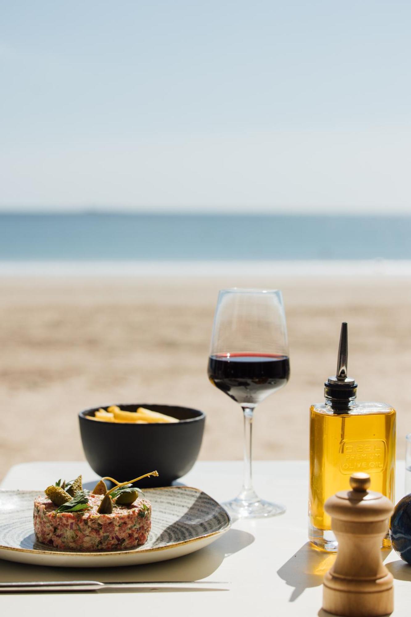 Hotel Barriere Le Royal La Baule Exterior photo