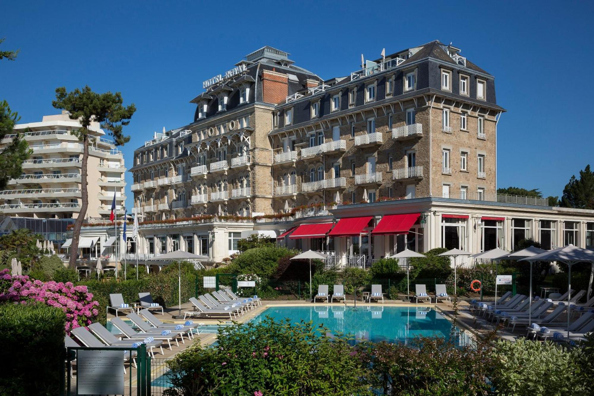 Hotel Barriere Le Royal La Baule Exterior photo