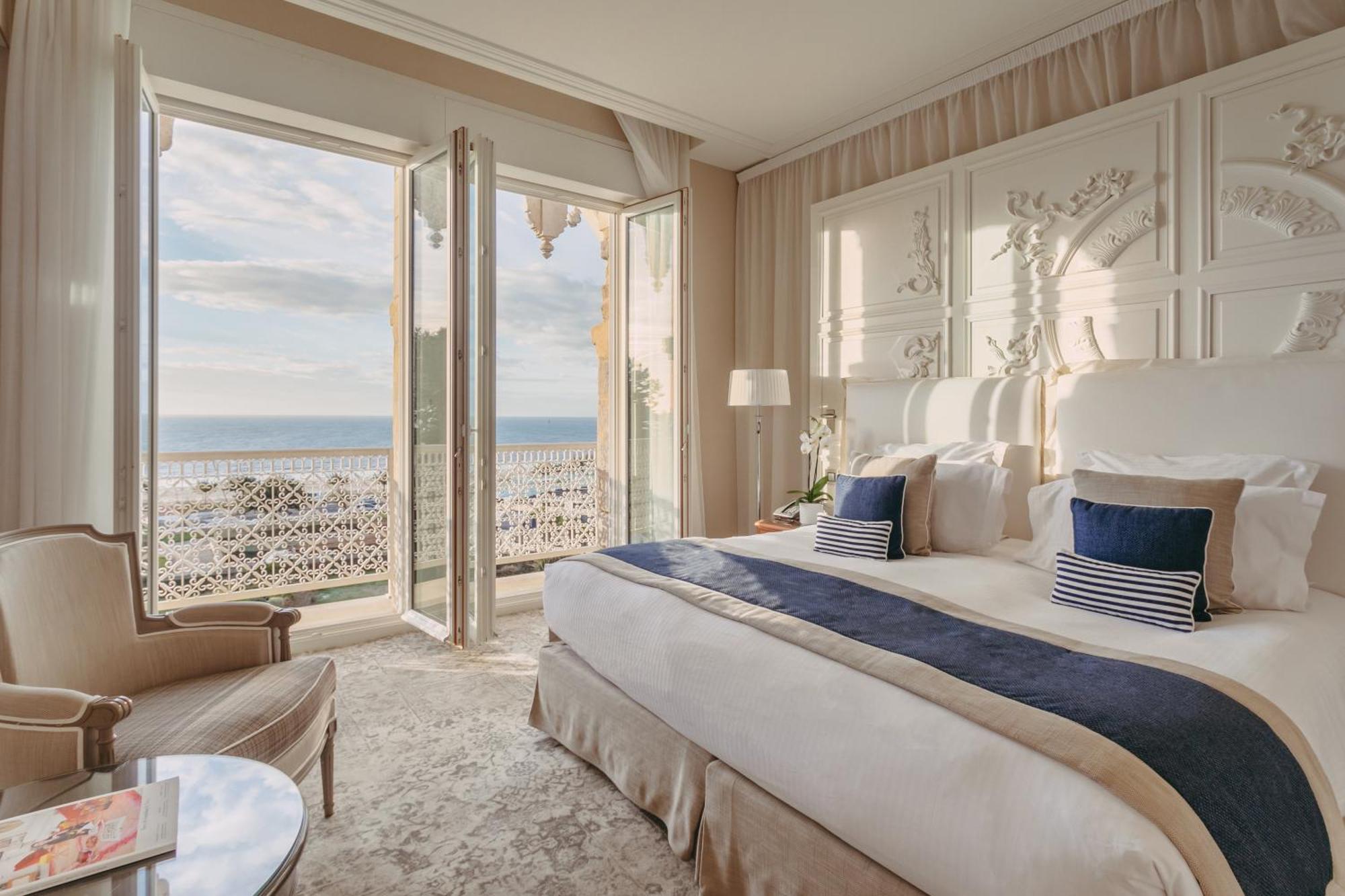 Hotel Barriere Le Royal La Baule Exterior photo