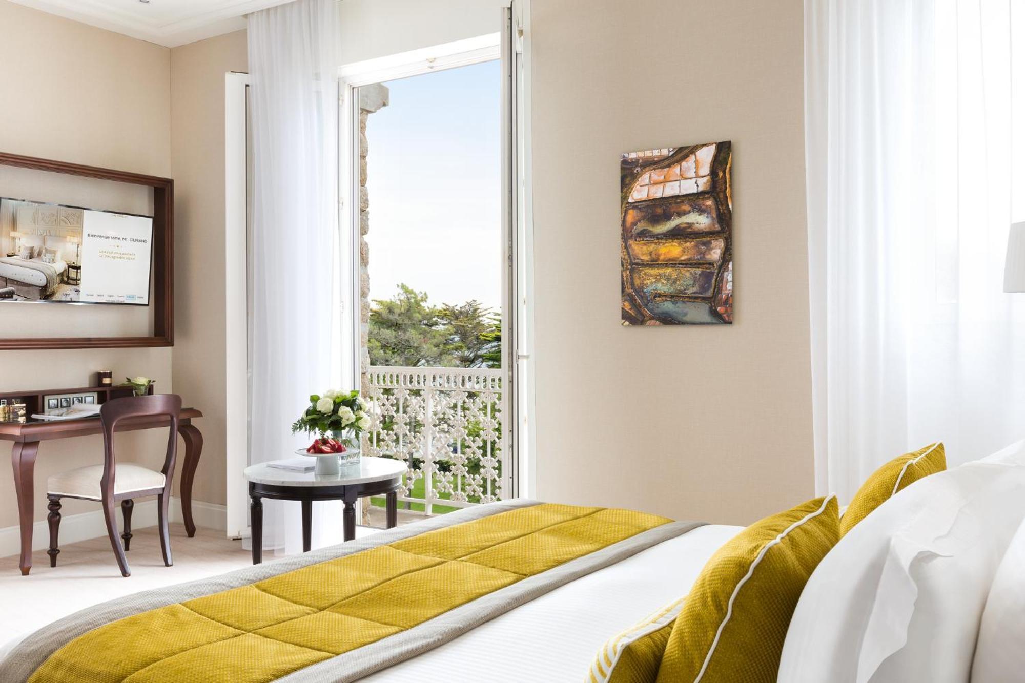 Hotel Barriere Le Royal La Baule Exterior photo